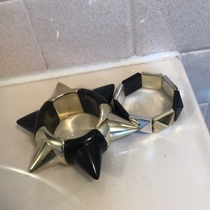 Women’s set of bracelets